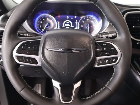 Used 2025 Chrysler Voyager LX FWD image 3