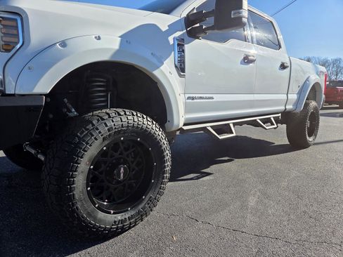 Used 2019 Ford F250 XLT w/ FX4 Off-Road Package image 6