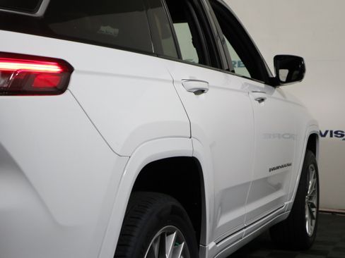 Used 2022 Jeep Grand Cherokee Summit w/ Adv Protech Group IV AWD/4WD image 5
