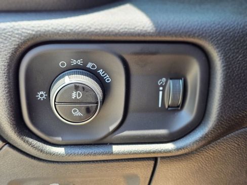 New 2026 RAM 1500 Express AWD/4WD image 16