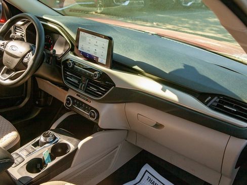 Used 2020 Ford Escape SE image 11