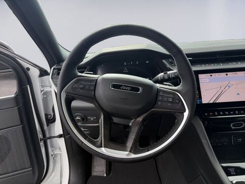 New 2026 Jeep Grand Cherokee Altitude image 13