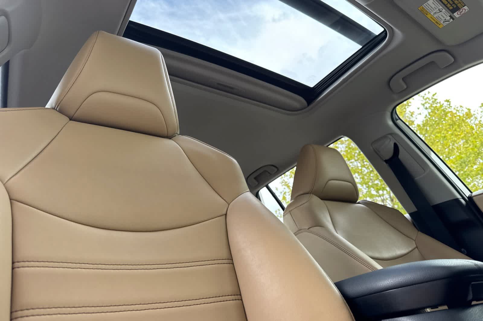 Used 2019 Toyota RAV4 XLE Premium FWD image 18