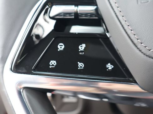 Certified 2026 Cadillac Escalade ESV Platinum Sport w/ LPO, Floor Liner Package AWD/4WD image 24