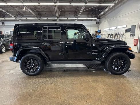 Used 2024 Jeep Wrangler Unlimited Sahara AWD/4WD image 7
