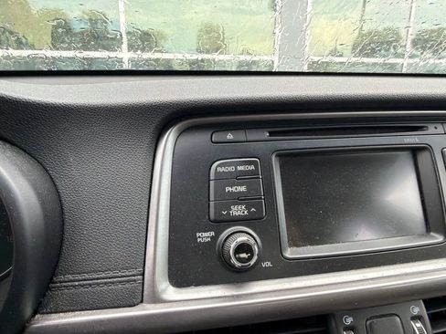 Used 2017 Kia Optima LX FWD image 10