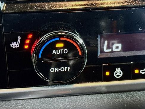 Used 2023 Nissan Rogue SV w/ SV Premium Package image 21