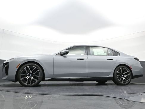 New 2026 BMW 740i xDrive w/ Executive Package image 28