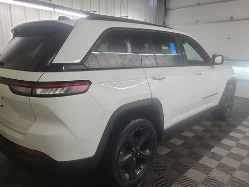 Used 2023 Jeep Grand Cherokee Altitude AWD/4WD image 5