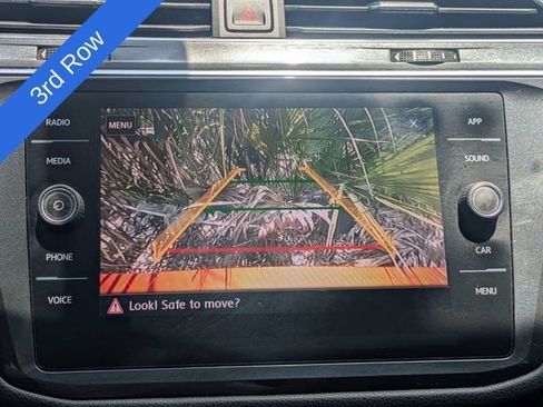 Used 2018 Volkswagen Tiguan SE w/ Panoramic Sunroof Package FWD image 22