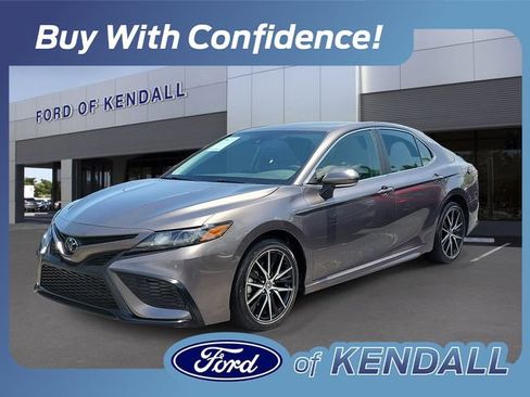 Used 2023 Toyota Camry SE FWD image 1