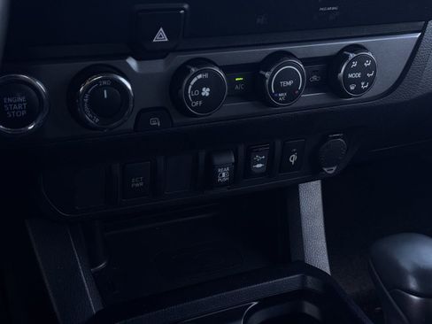 Used 2019 Toyota Tacoma TRD Off-Road AWD/4WD image 20