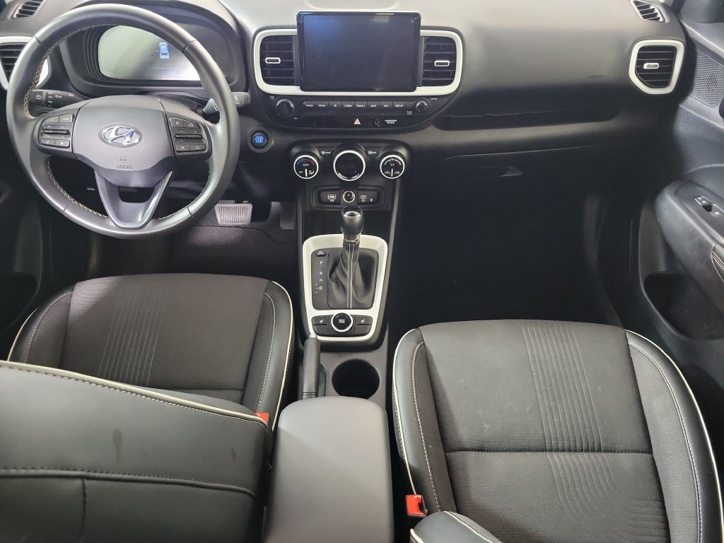 Used 2025 Hyundai Venue Limited FWD image 13