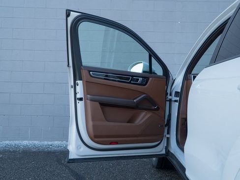 Certified 2023 Porsche Cayenne image 15