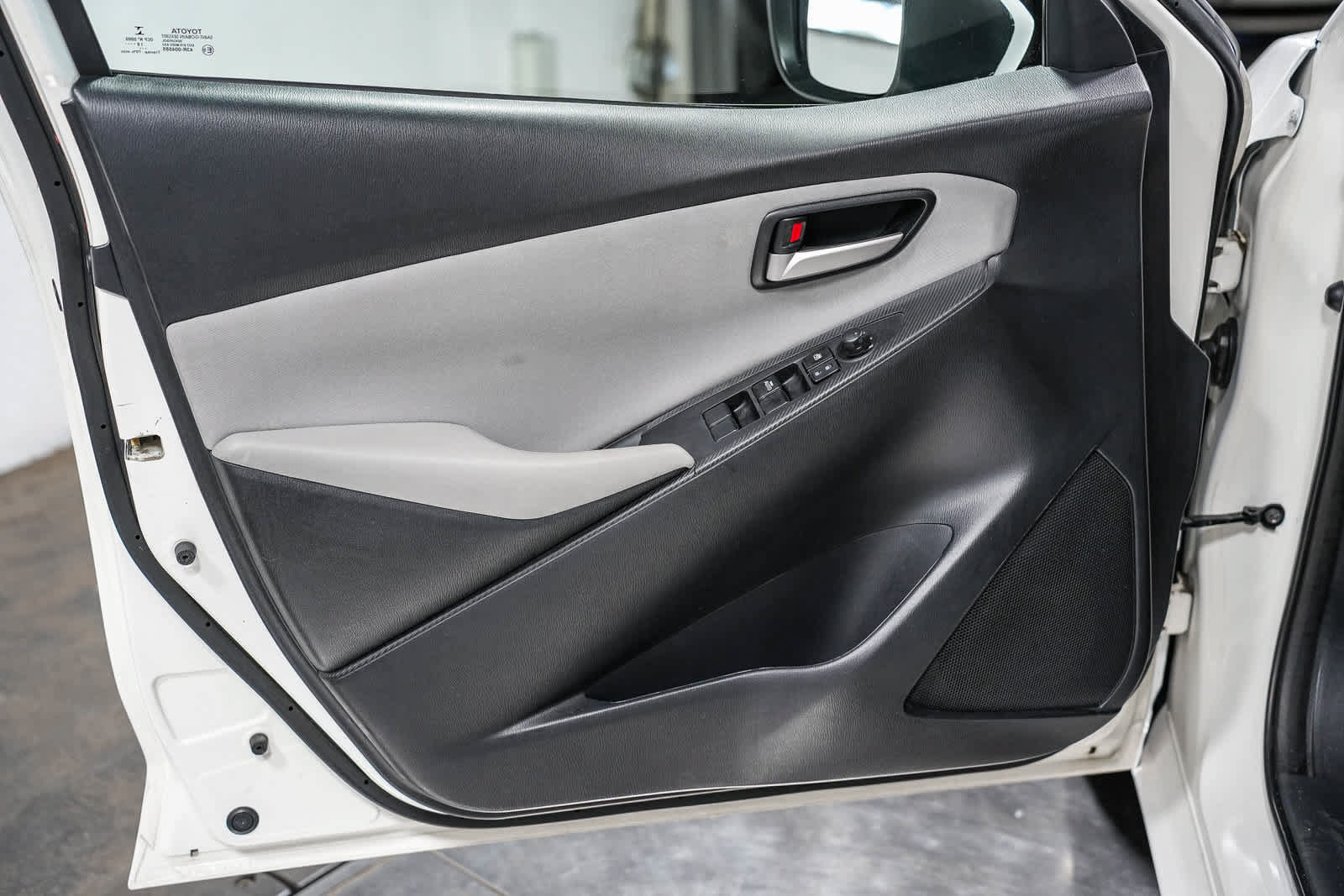 Certified 2019 Toyota Yaris L FWD image 22