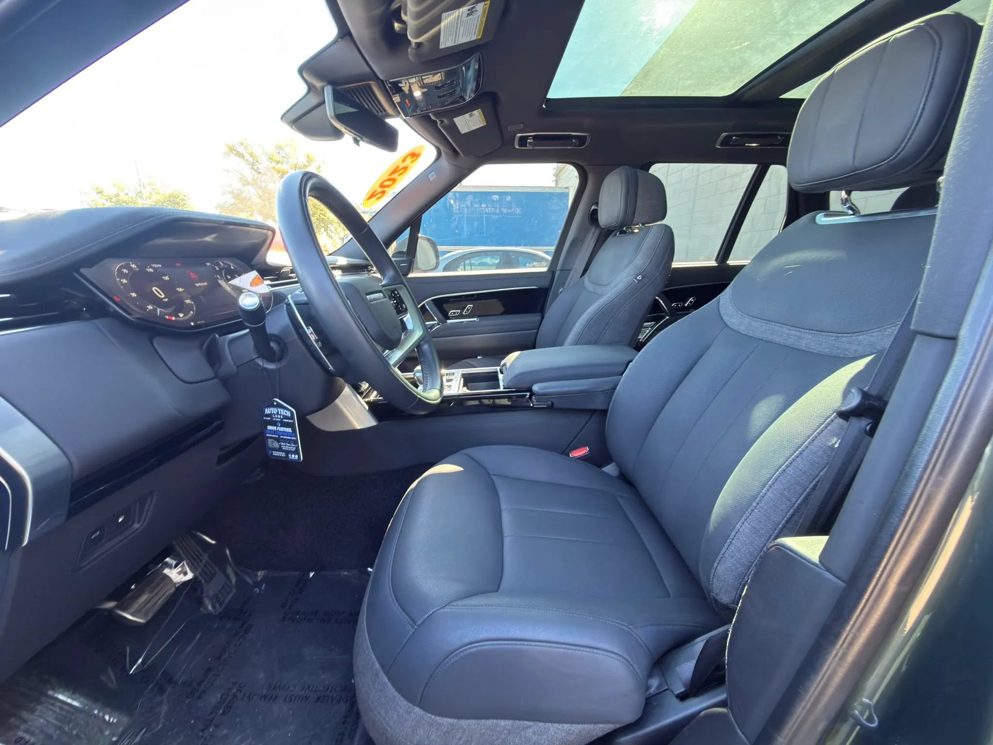Used 2023 Land Rover Range Rover SE AWD/4WD image 11