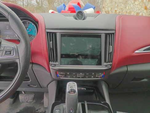 Used 2023 Maserati Levante GT image 17