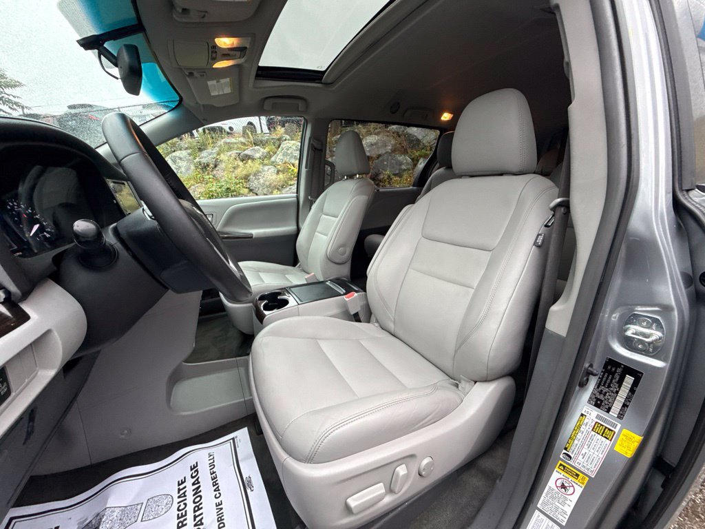 Used 2017 Toyota Sienna AWD image 15