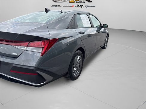 Used 2024 Hyundai Elantra Blue image 36