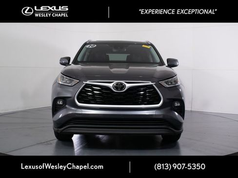 Used 2020 Toyota Highlander XLE FWD image 13