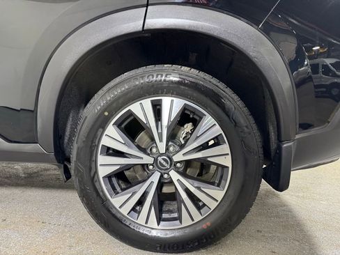 Used 2023 Nissan Rogue SV w/ SV Premium B Package image 33