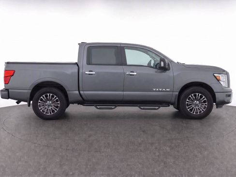 Used 2021 Nissan Titan SV w/ SV Convenience Package RWD image 8
