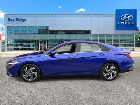 Used 2025 Hyundai Elantra SEL image 8