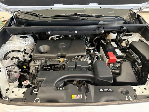 Used 2025 Toyota RAV4 LE AWD/4WD image 33