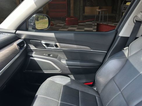 Used 2022 Kia Telluride EX w/ EX Premium Package image 10