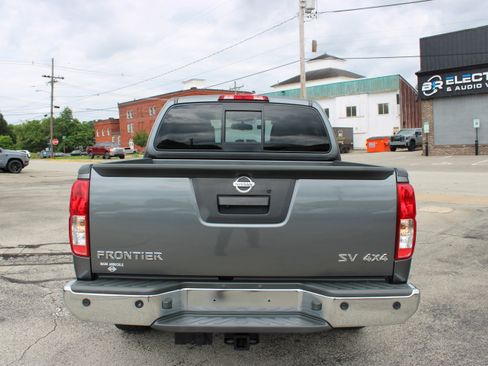 Used 2017 Nissan Frontier SV w/ SV Value Truck Package AWD/4WD image 4