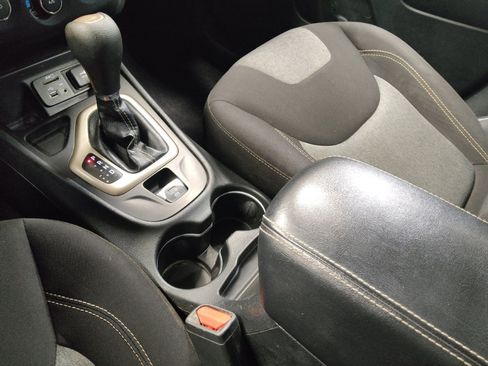 Used 2018 Jeep Cherokee Latitude w/ Altitude Package image 26