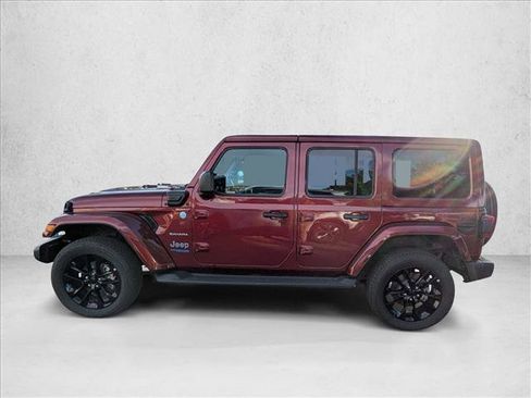 Used 2022 Jeep Wrangler Unlimited Sahara w/ Cold Weather Group image 8