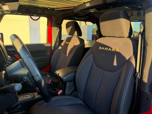 Used 2014 Jeep Wrangler Sahara w/ Dual Top Group AWD/4WD image 10