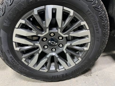 Used 2025 Chevrolet Tahoe Z71 image 41