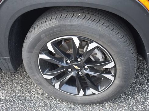Used 2022 Chevrolet TrailBlazer LT w/ Convenience Package FWD image 11