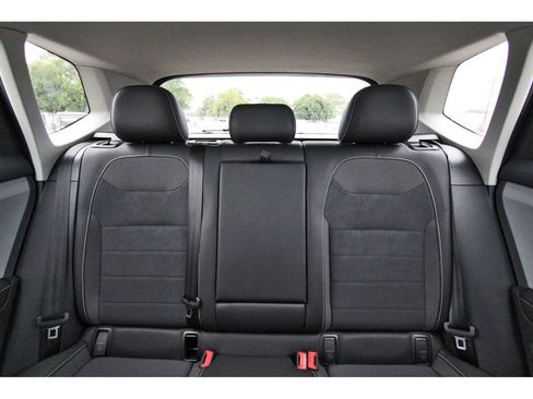 Used 2024 Volkswagen Taos SE w/ Panoramic Sunroof Package AWD/4WD image 14