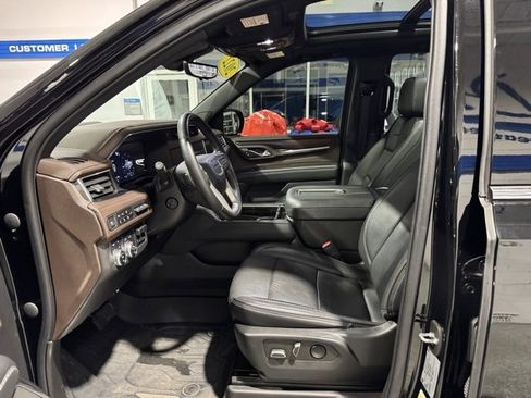 Used 2022 GMC Yukon Denali w/ Denali Premium Package image 9