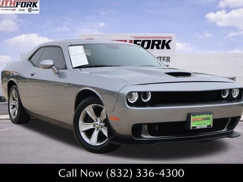 Used 2018 Dodge Challenger SXT RWD image 1