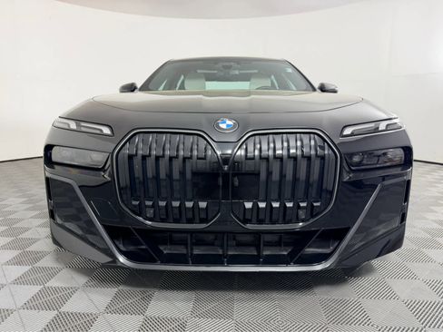 Used 2025 BMW 760i xDrive image 8