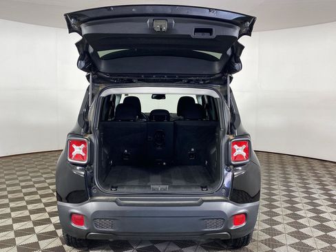 Used 2022 Jeep Renegade Latitude w/ Convenience Group AWD/4WD image 9