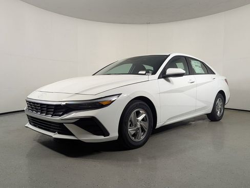 New 2026 Hyundai Elantra SE image 3