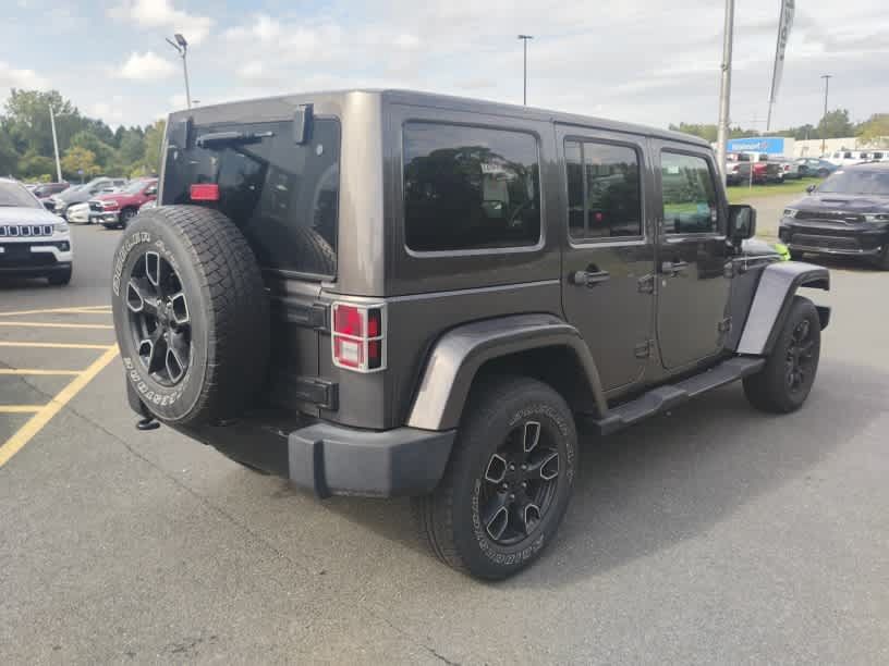 Used 2017 Jeep Wrangler Unlimited Sahara AWD/4WD image 4