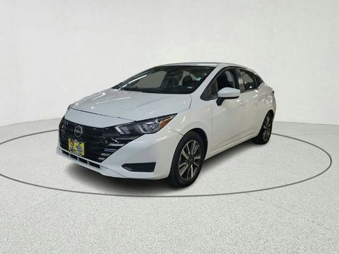 Used 2023 Nissan Versa SV image 6