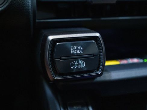 Used 2025 Toyota Grand Highlander AWD image 32