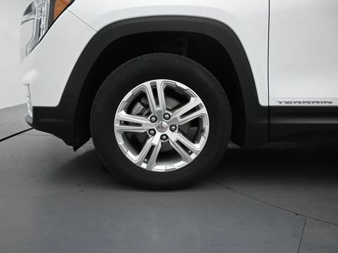 Used 2024 GMC Terrain SLE AWD/4WD image 6