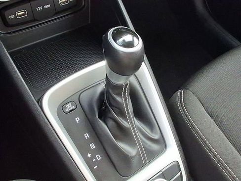 Certified 2022 Hyundai Venue SEL image 12