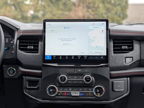 Used 2022 Ford Expedition Limited image 15