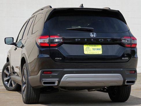 Used 2023 Honda Pilot Elite image 6
