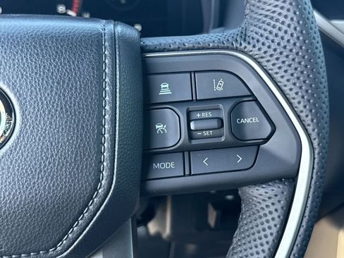 Used 2026 Toyota Tundra Limited AWD/4WD image 28