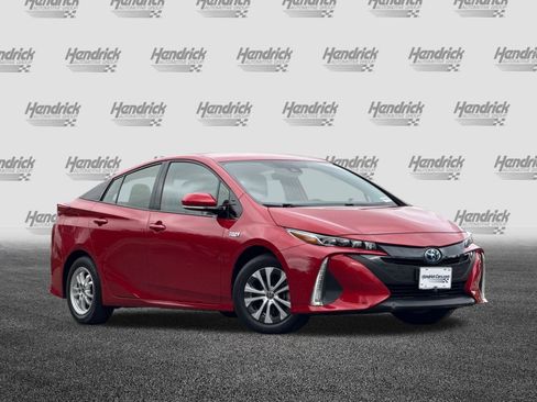 Used 2020 Toyota Prius Prime LE image 2
